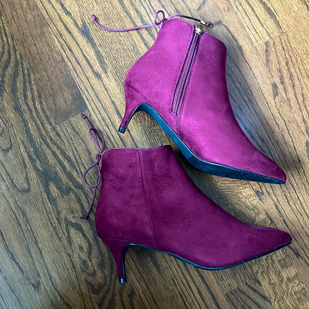 ✨NEW✨ Catherine Malandrino Burgundy Keyhole Booties